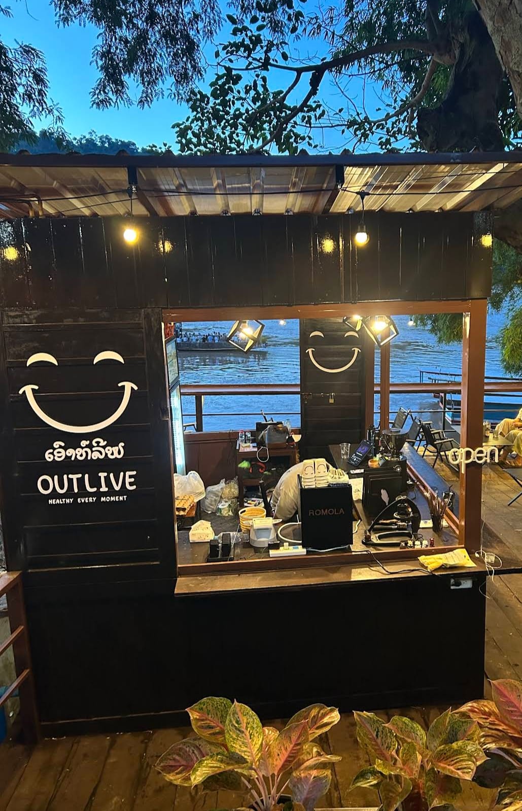 Outlive Coffee & Pizza