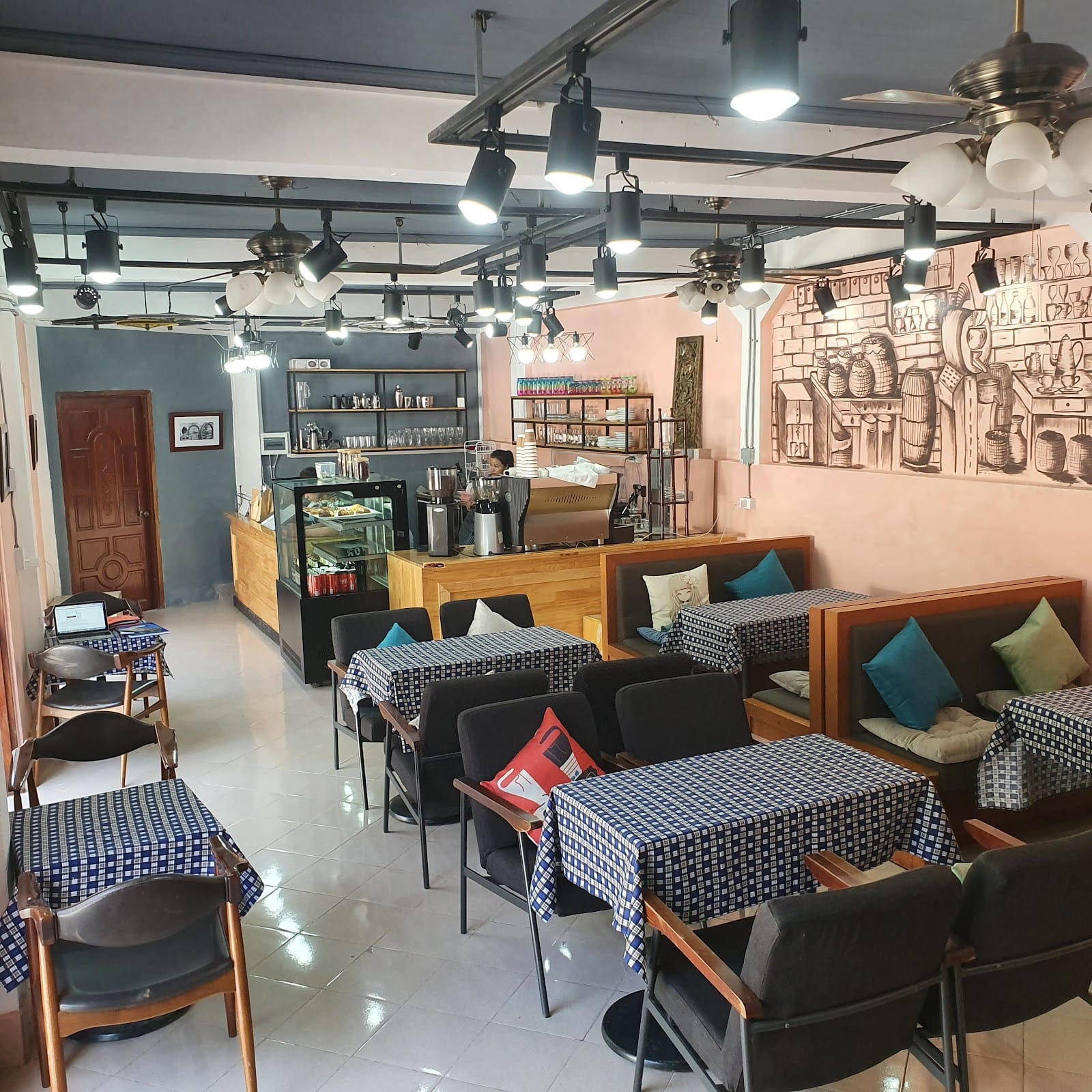DaDa Cafe (roasters, bar, restaurant)