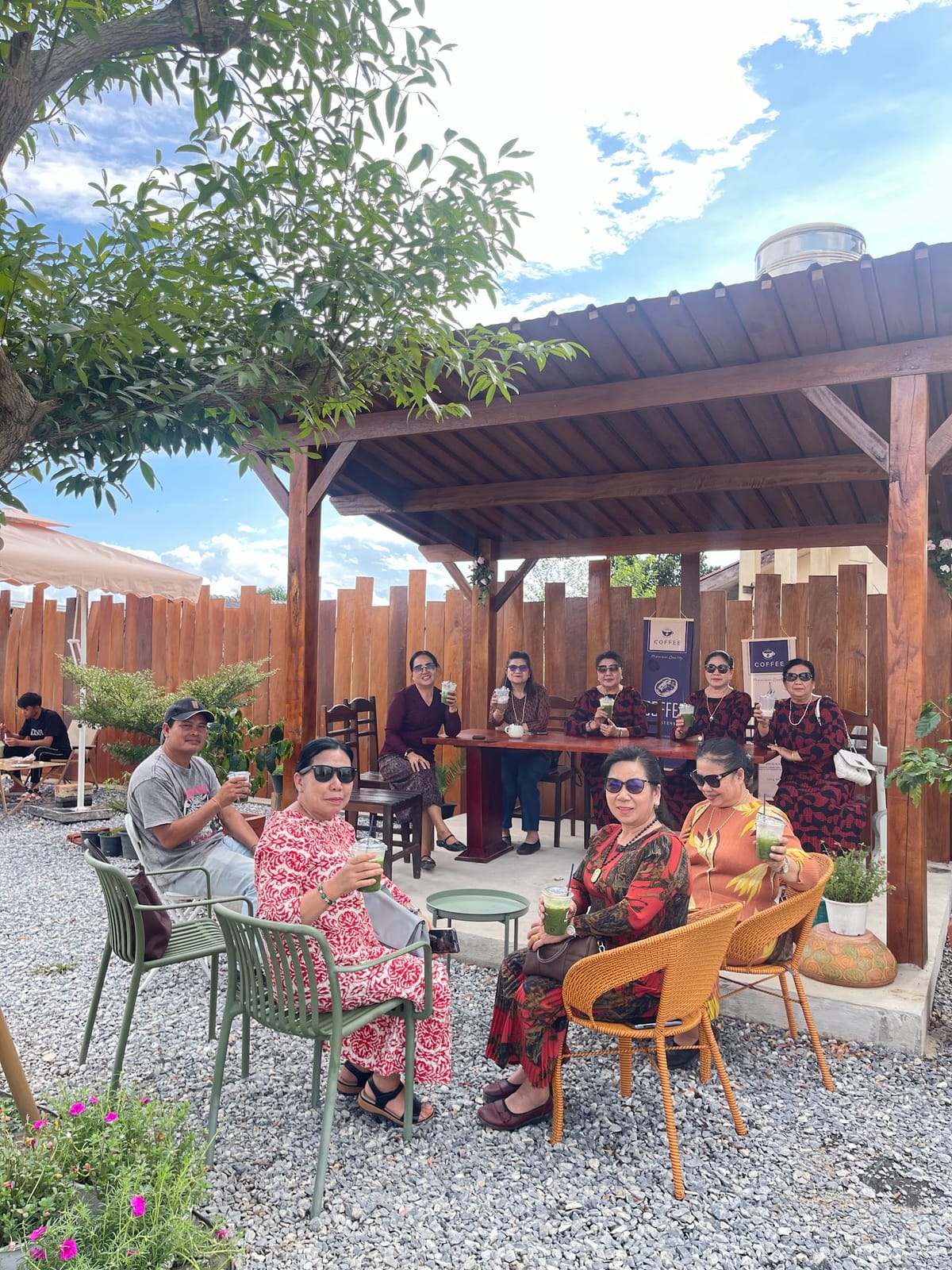 Born to B Cafe & Garden