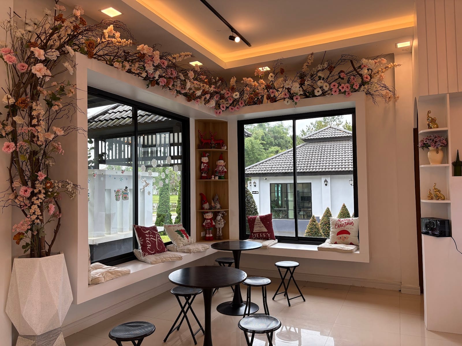 MONIRA CAFE & RESTAURANT