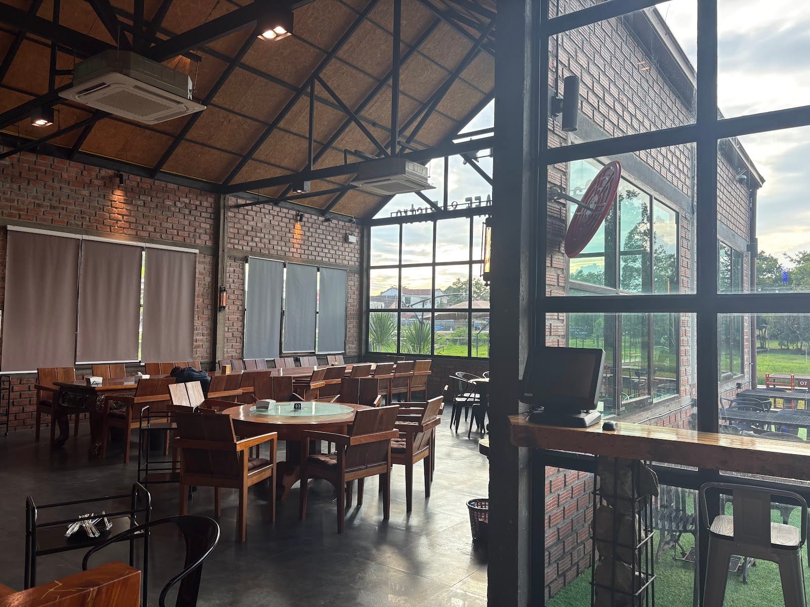 Tonsak cafe Garden and bistro