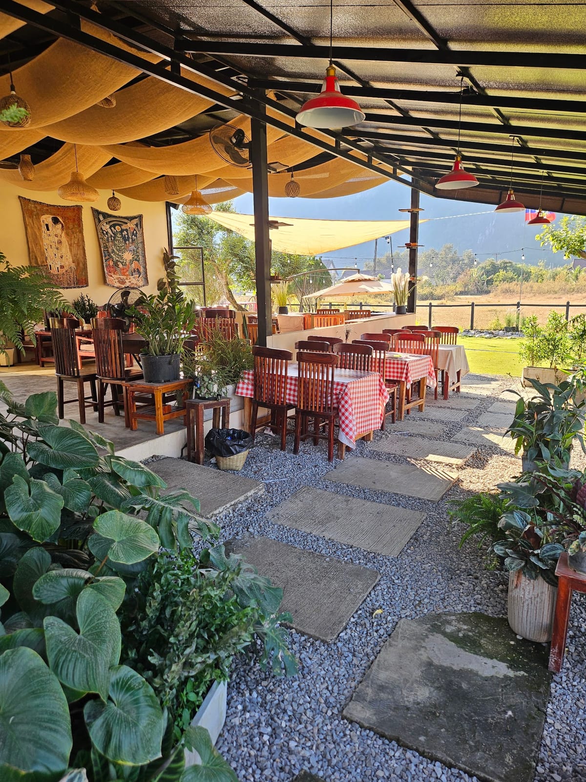Longlom Cafe