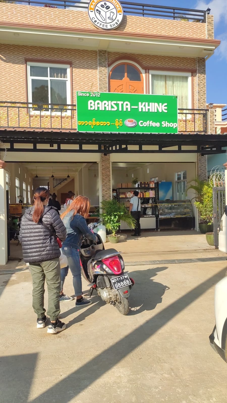 Barista Khine ရေငယ်ဆိုင်