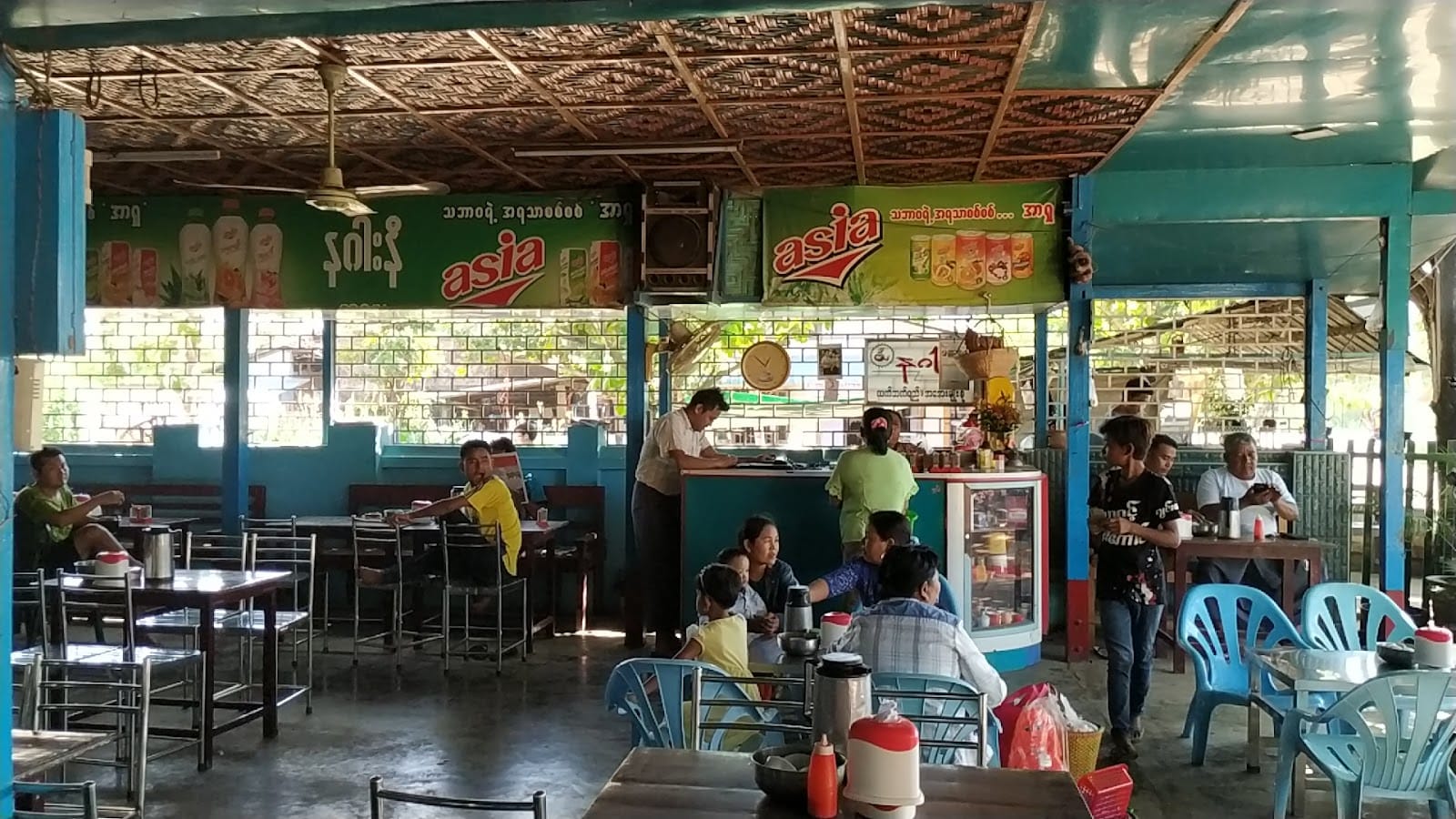 နဂါးနီcafe