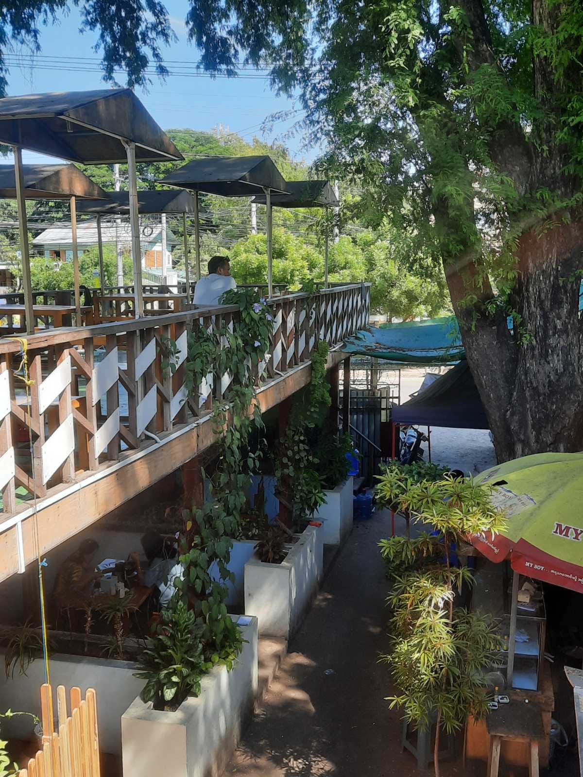 Luxury Cafe & Food Center