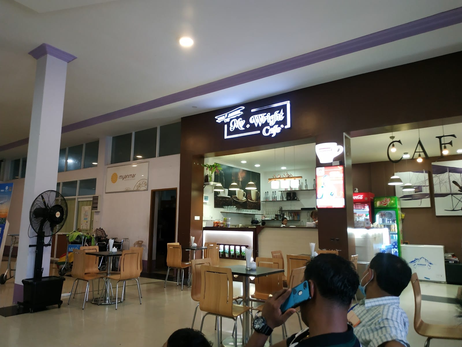 Mr. Wright Café