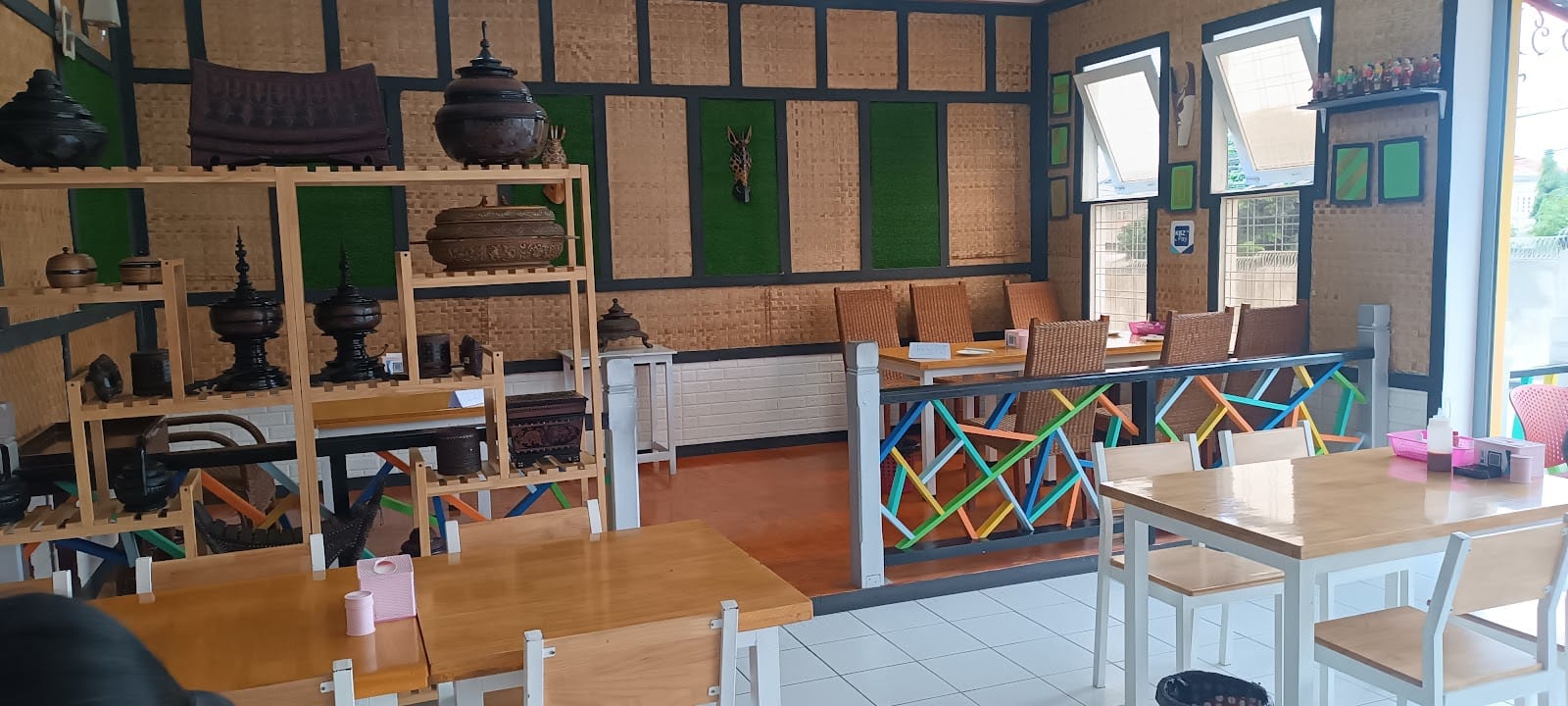 Shake Shake Cafe