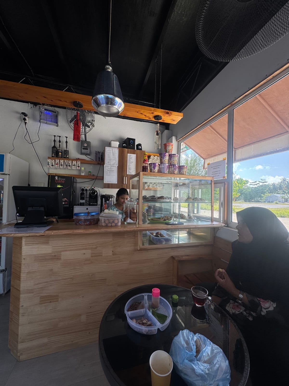 Fulhadhoo blue cafe