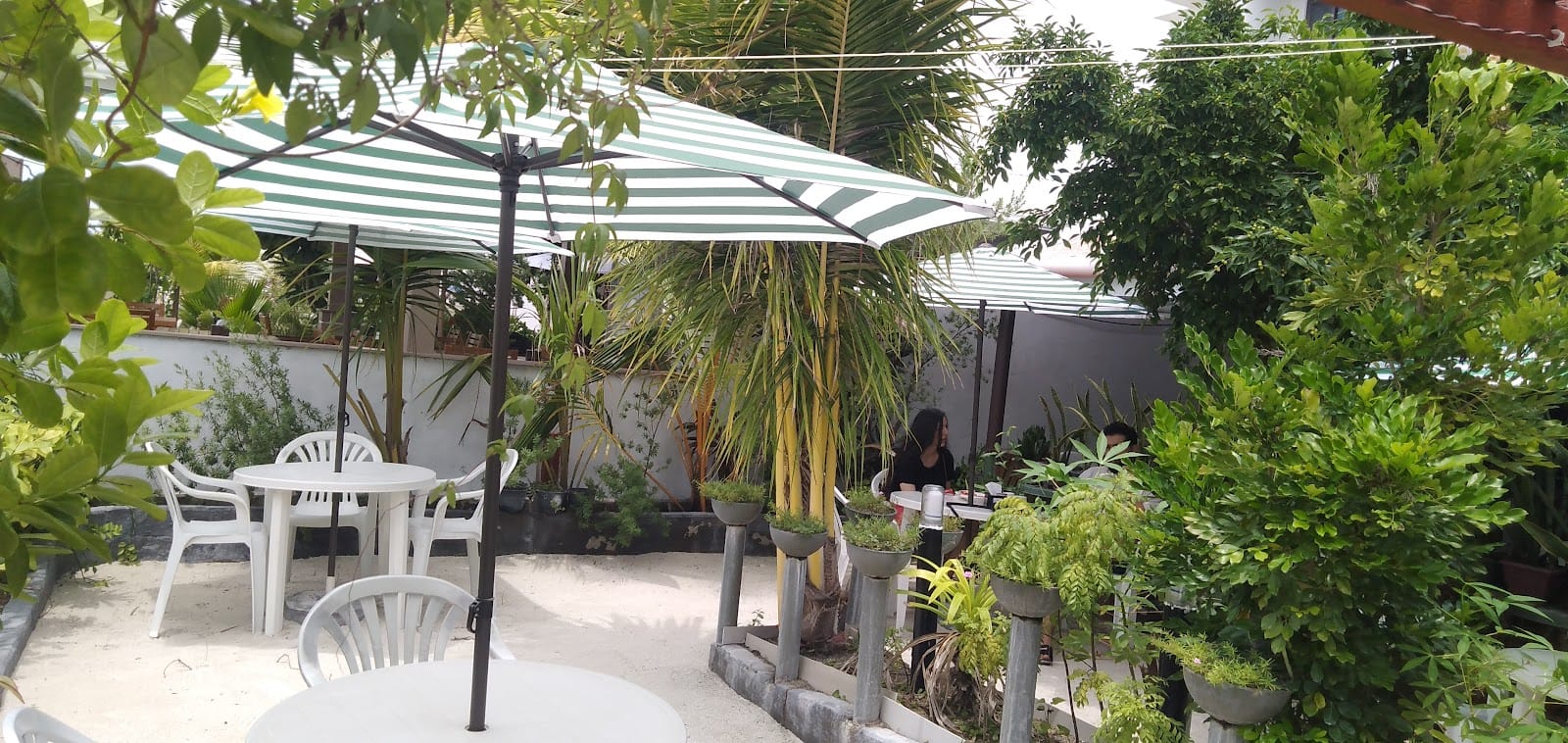 Sunbeach café