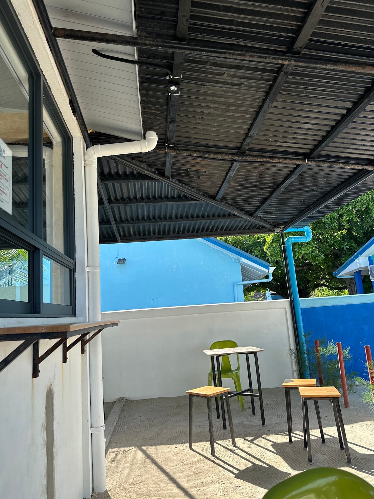Y quench & nosh hub