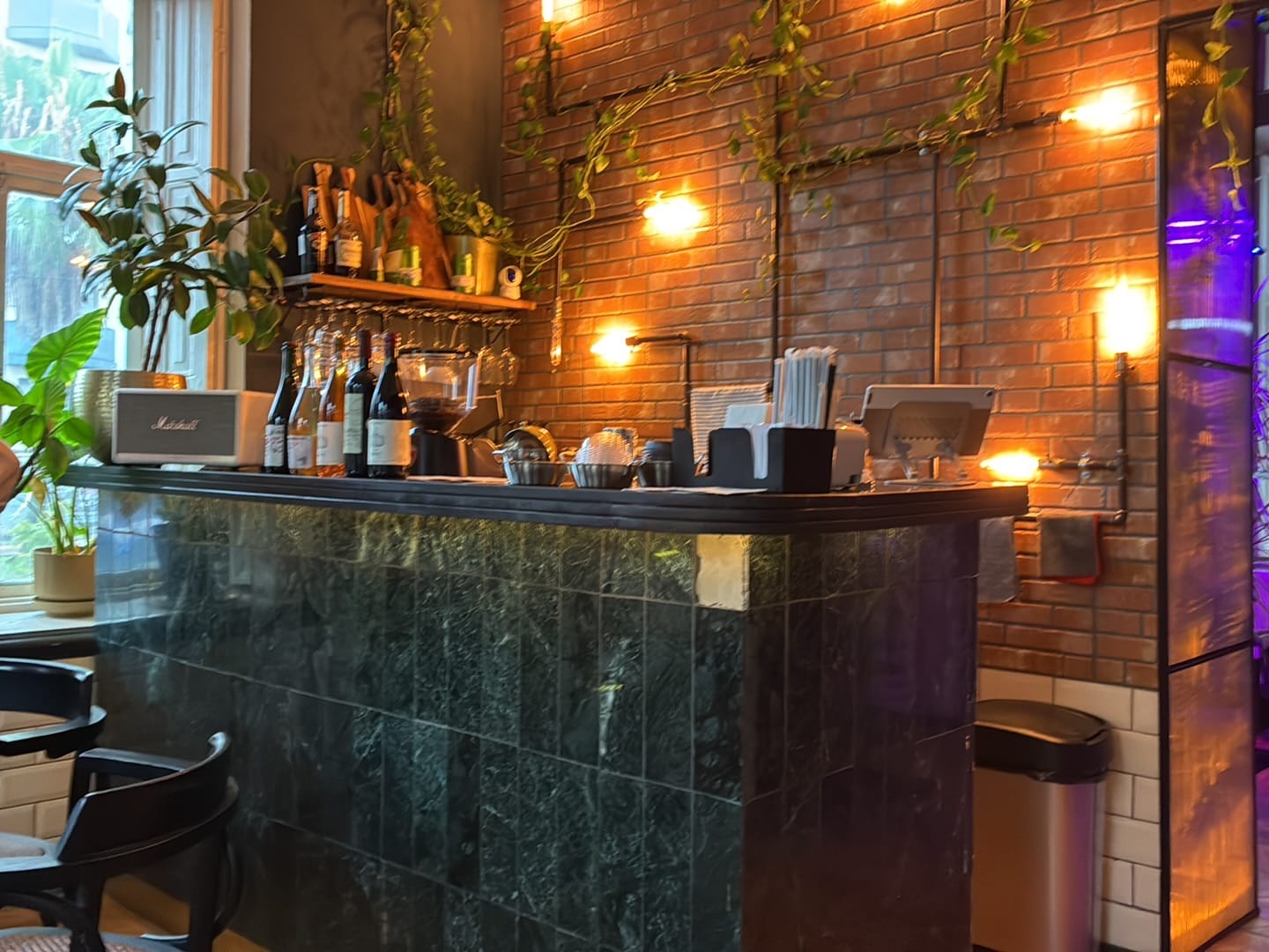 Aero Coffee & Wine