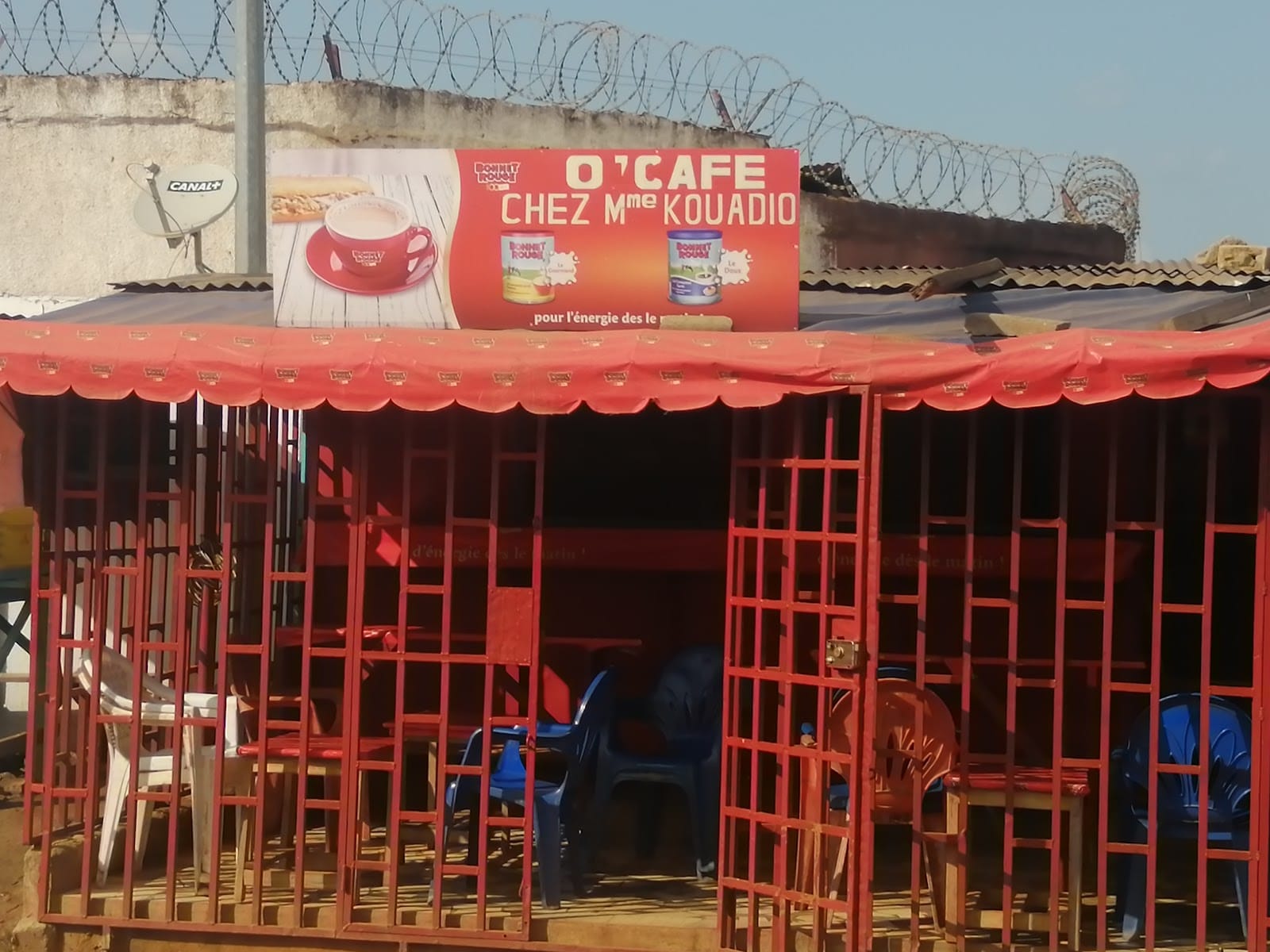 KIOSQUE À CAFÉ ET FASTE FOOD chez. Madame KOUADIO
