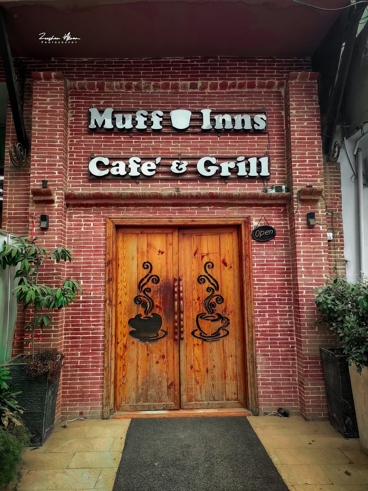 Muff Inns Cafe & Grill