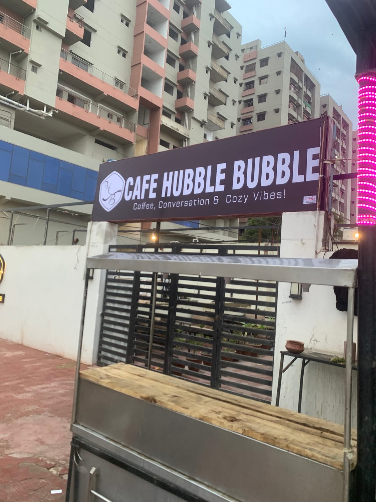 Cafe Hubble Bubble