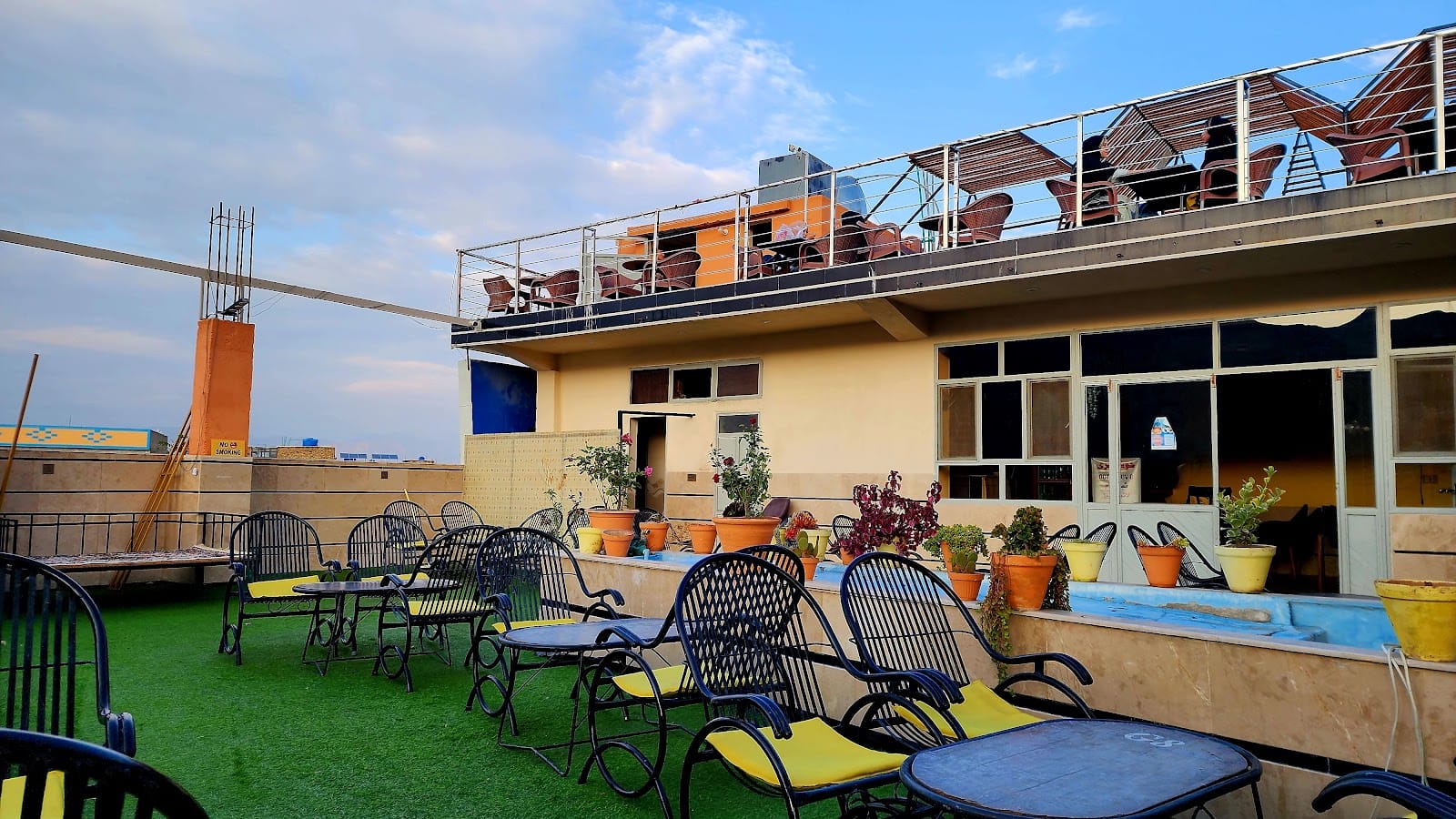 BeeHive Cafe & Restaurant