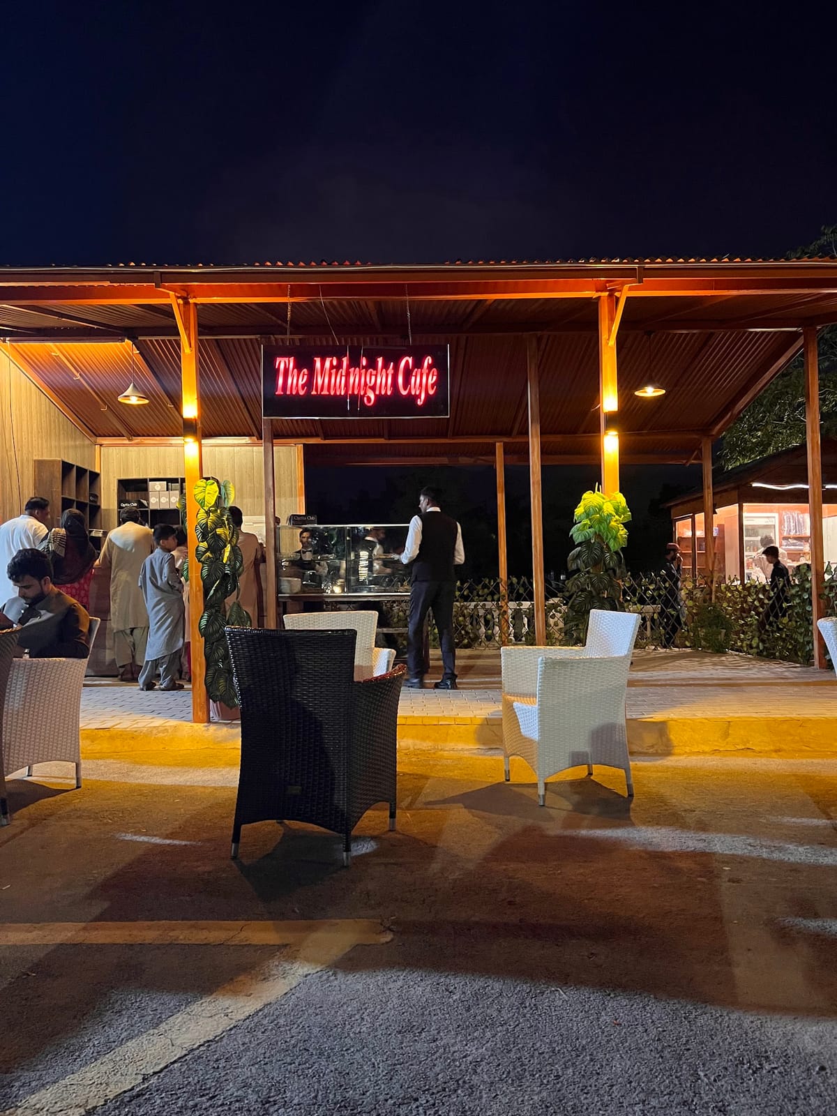 The Mid Night Café