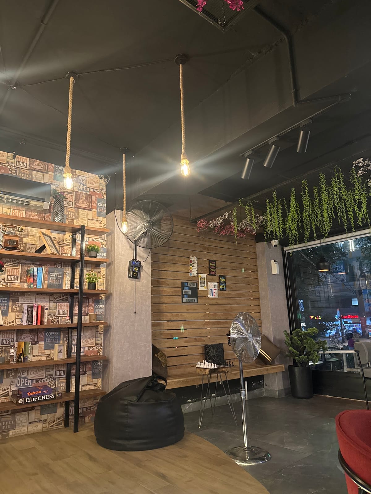 Qush Cafe