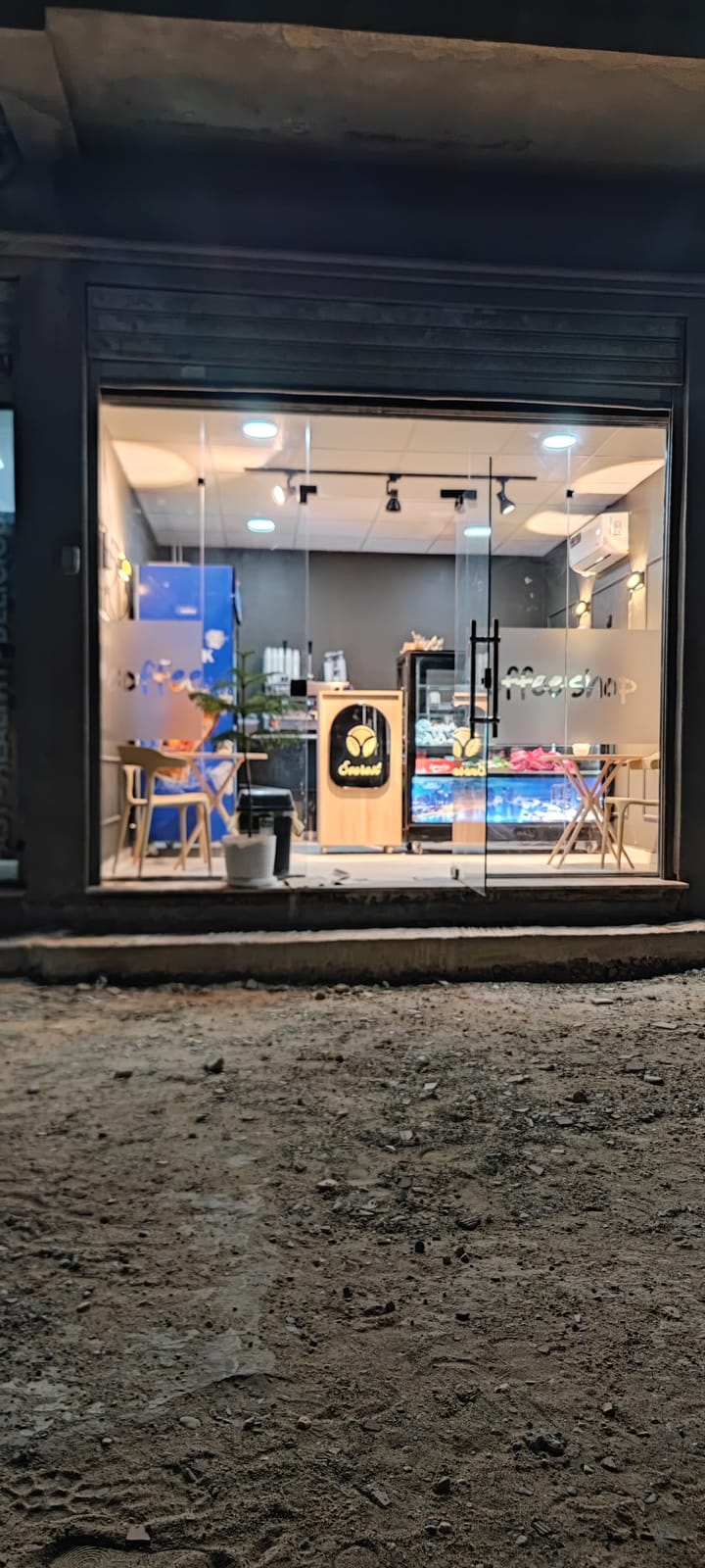 Everest coffe shop