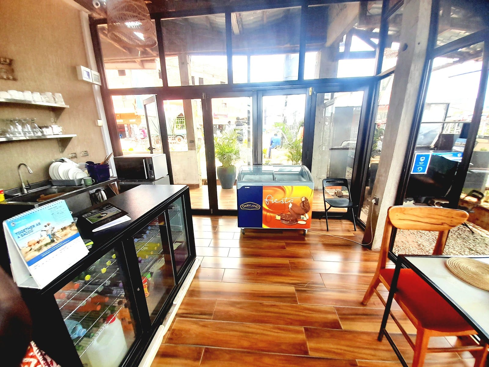 Lamaro Cafe