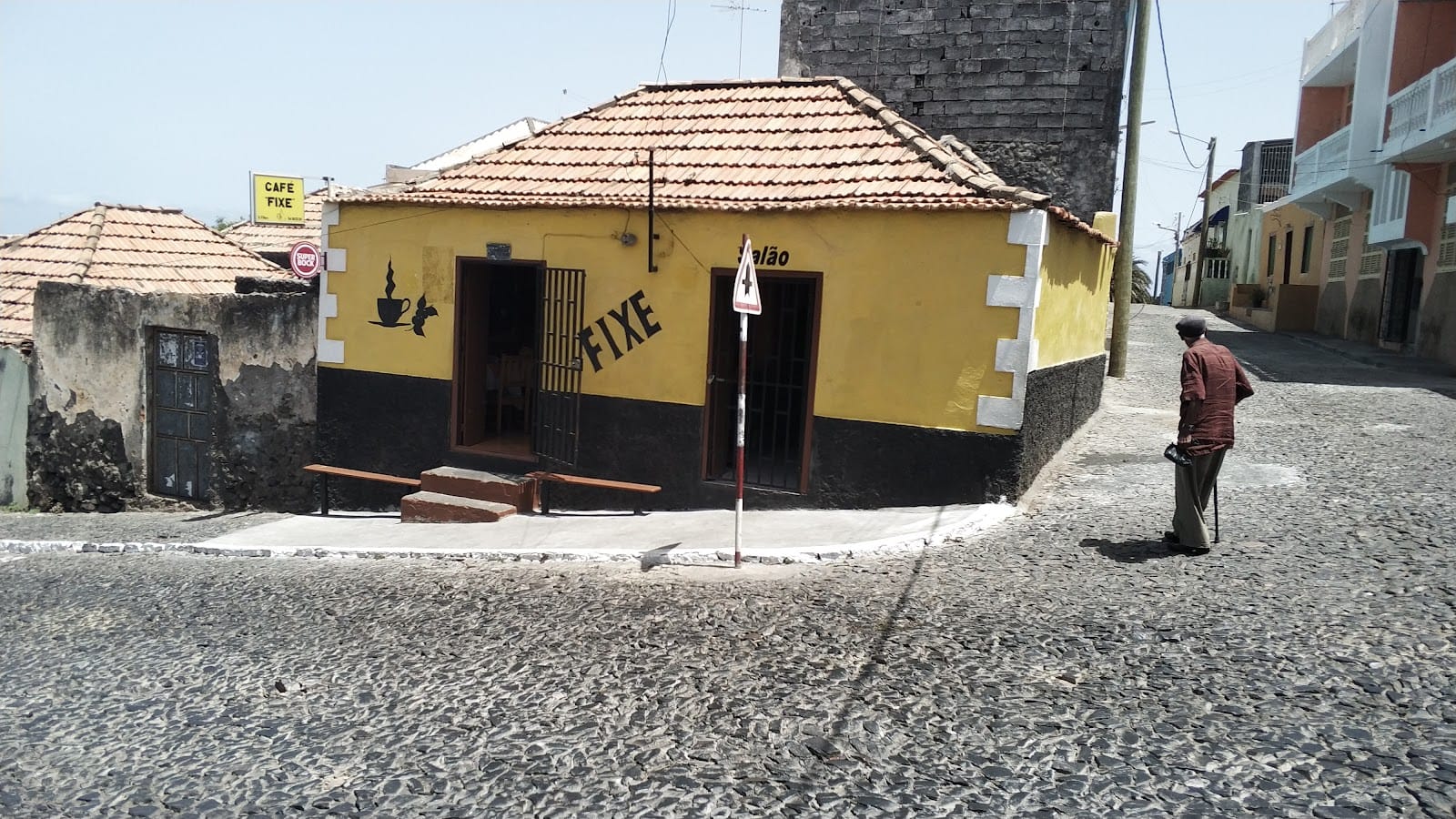 Cafe fixi e Salão Lulu