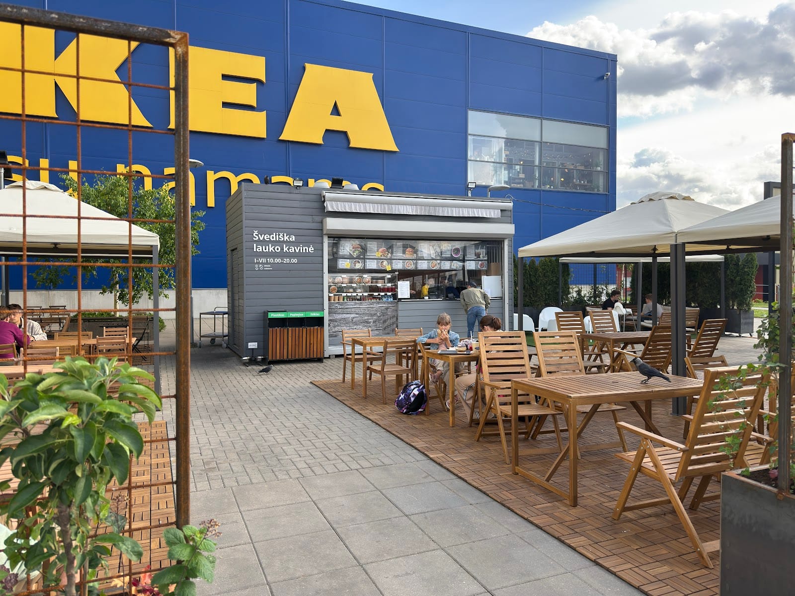 IKEA švediška lauko kavinė