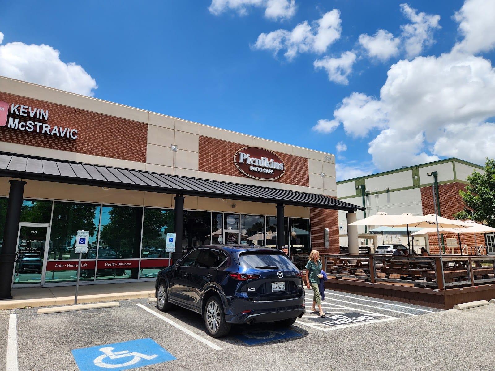 Picnikins Patio Cafe