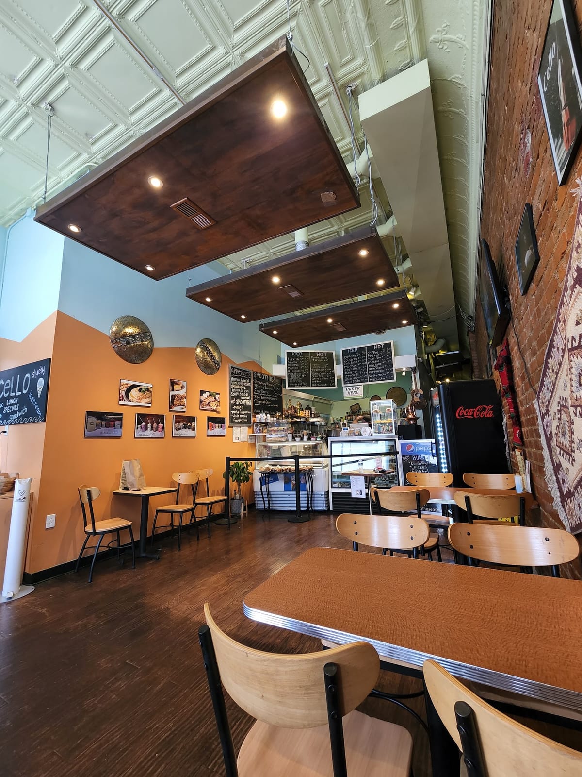 Cellō Coffee House & Cafe