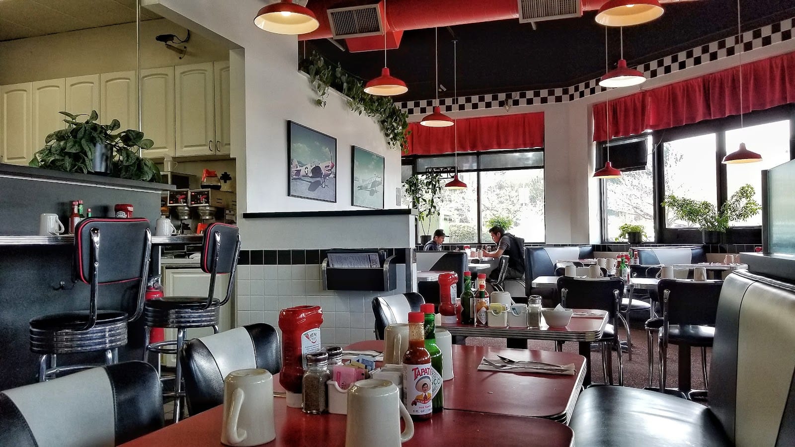 12th Avenue Café
