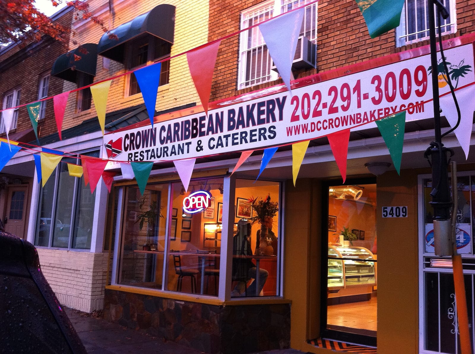 Gueny Cafe & Market