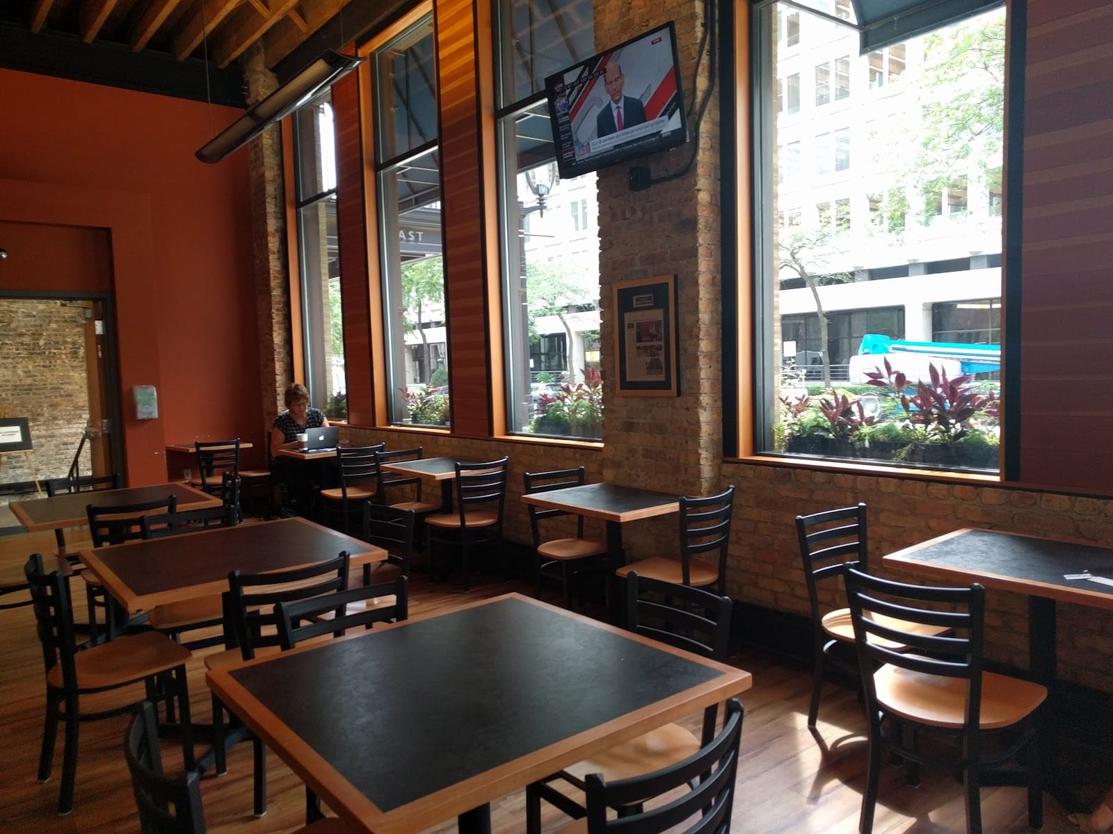 600 EAST Café