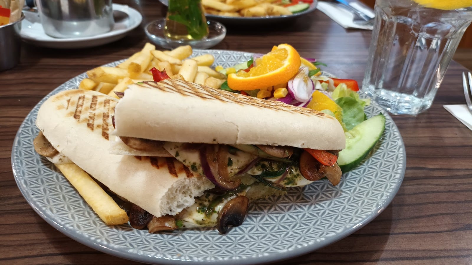 Cafe Zaza Bar