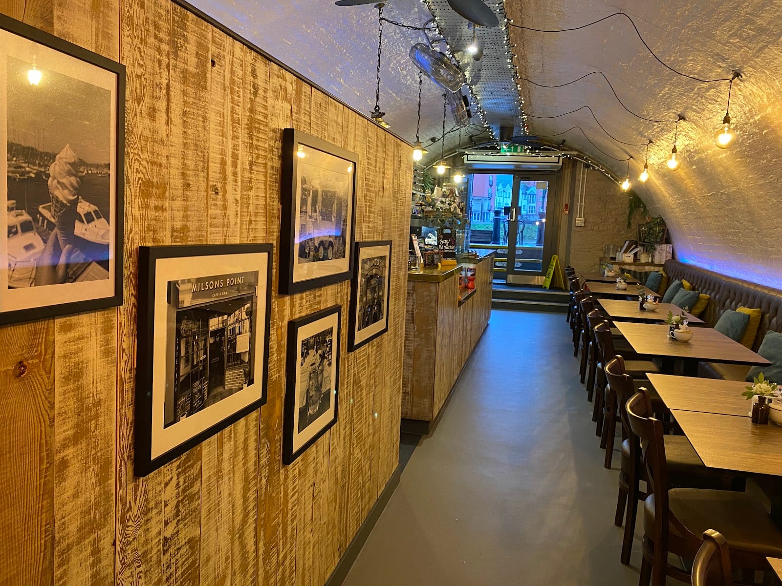 Mango's cafe