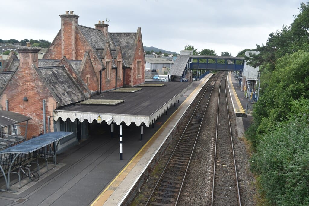 Railway Kitchen Axminster photo 3