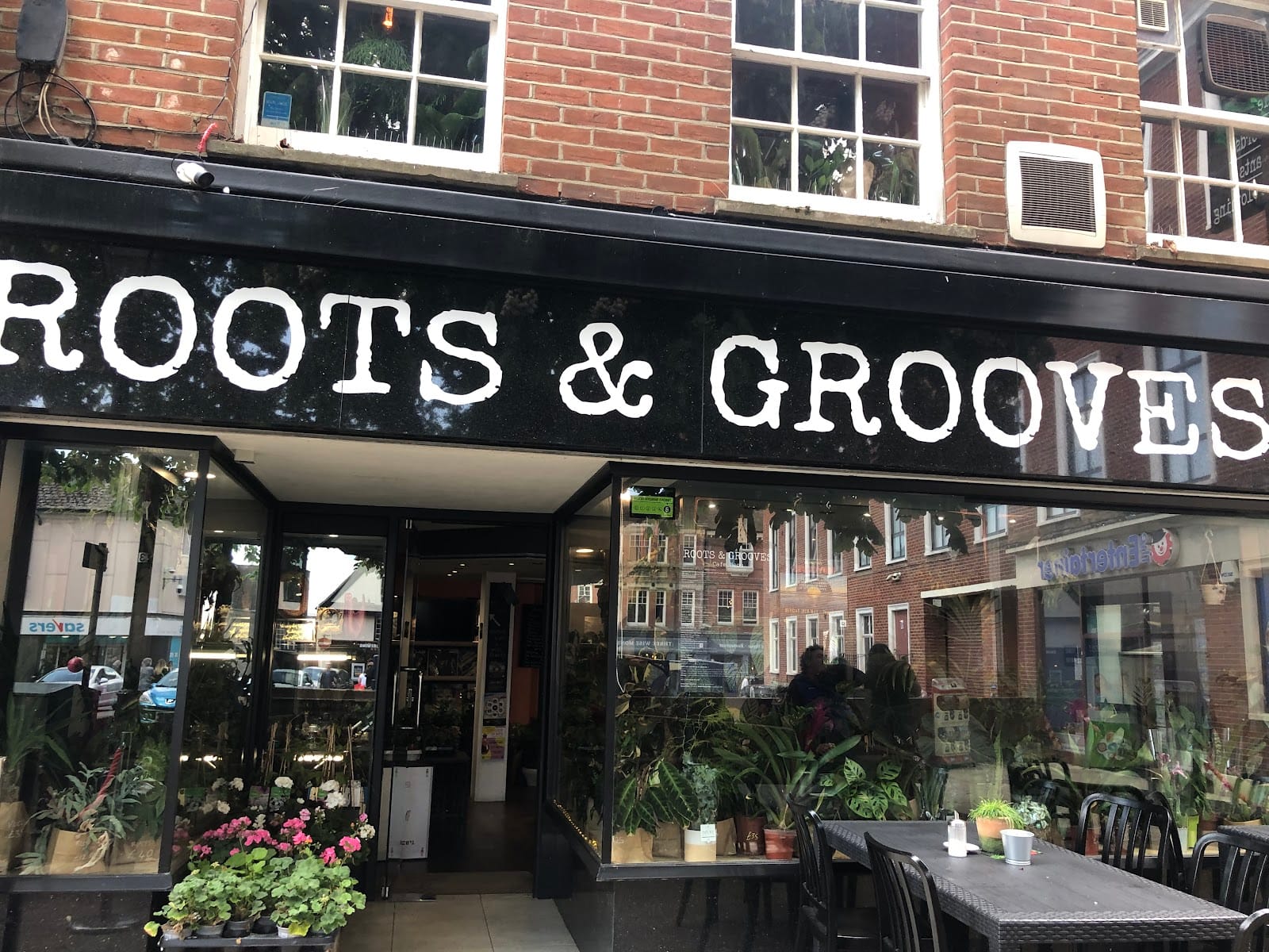 Roots & Grooves Cafe