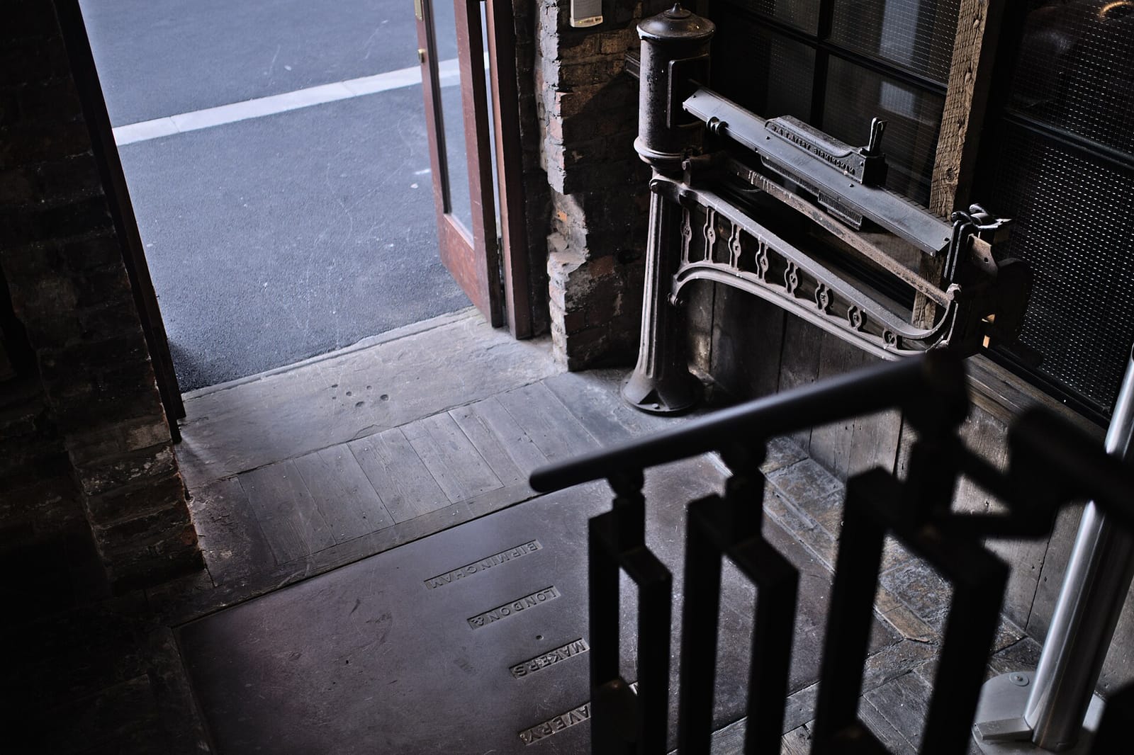 Idle Hands photo 11
