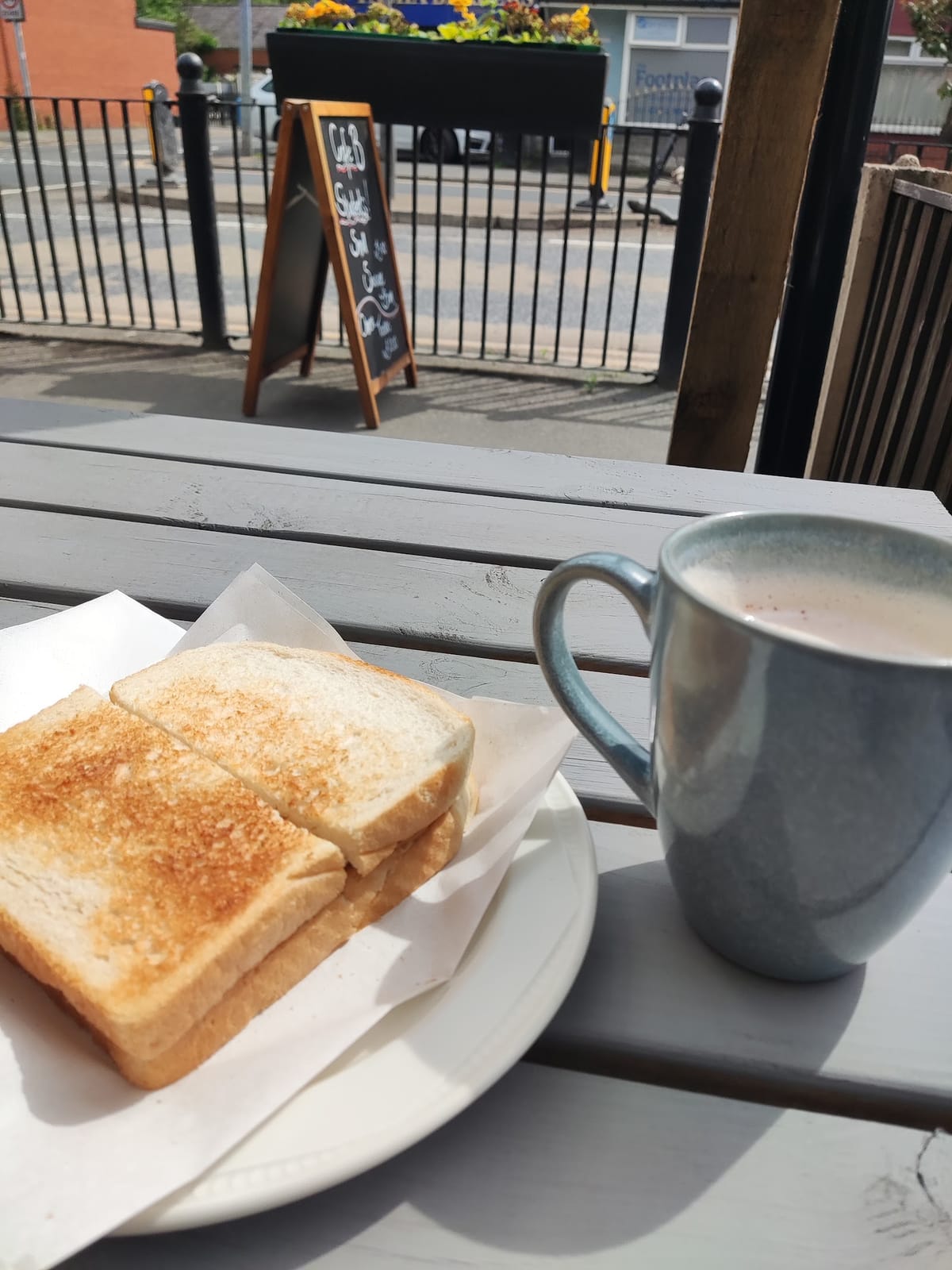 Cafe B