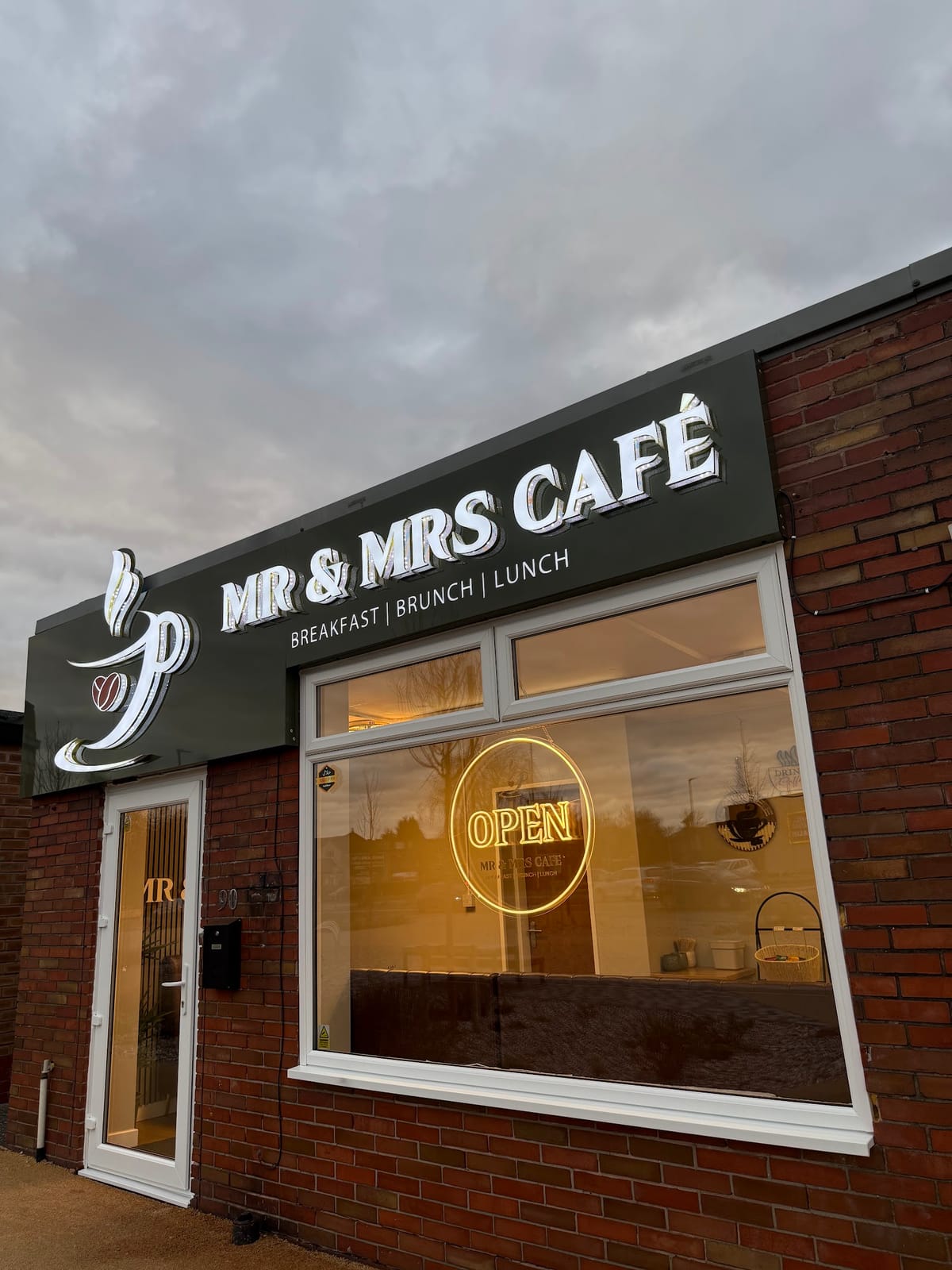 Mr & Mrs Cafe’