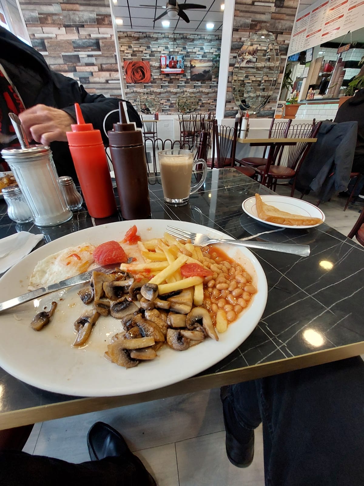 Happy Cafe & Family Restaurant