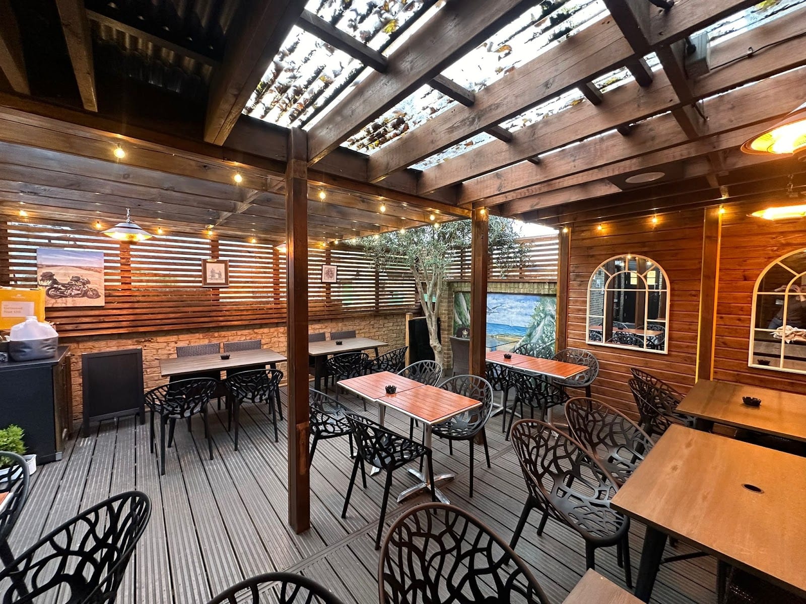 Gloria's Lounge & Café