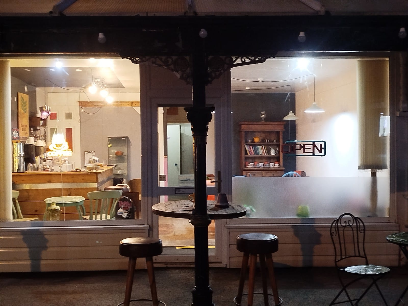 River Coffee Lounge
