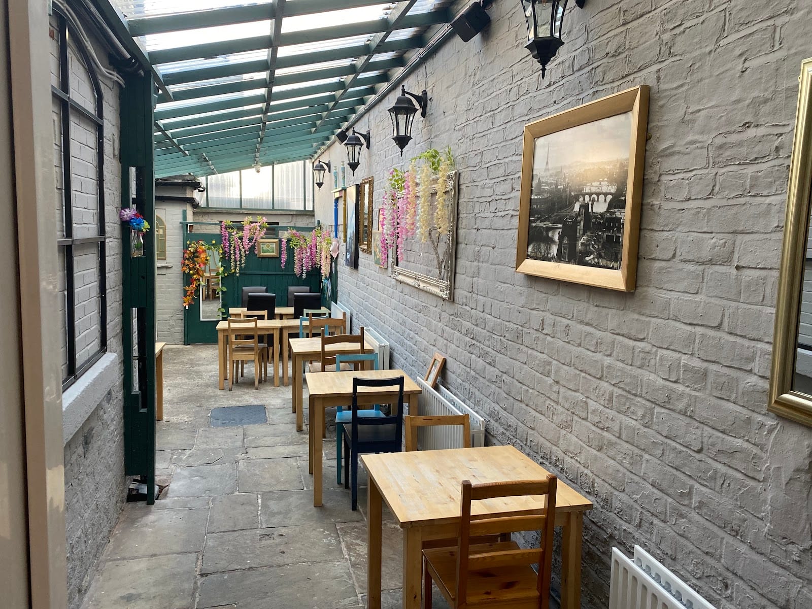 Cafe Cargo