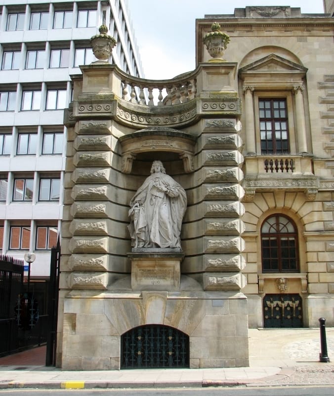 7 Surrey Street photo 3