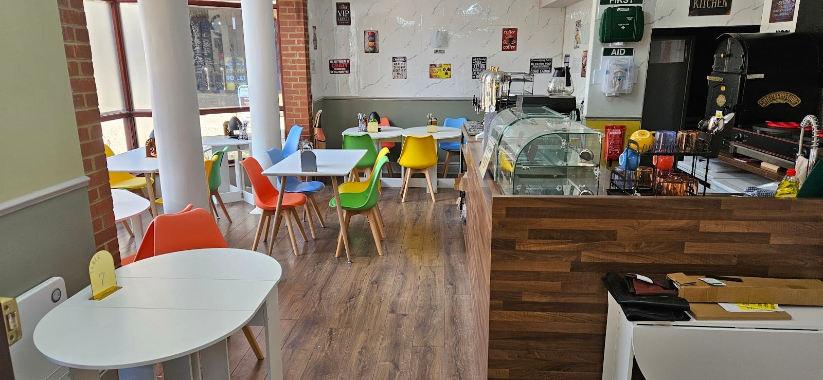 Cafe 16:15