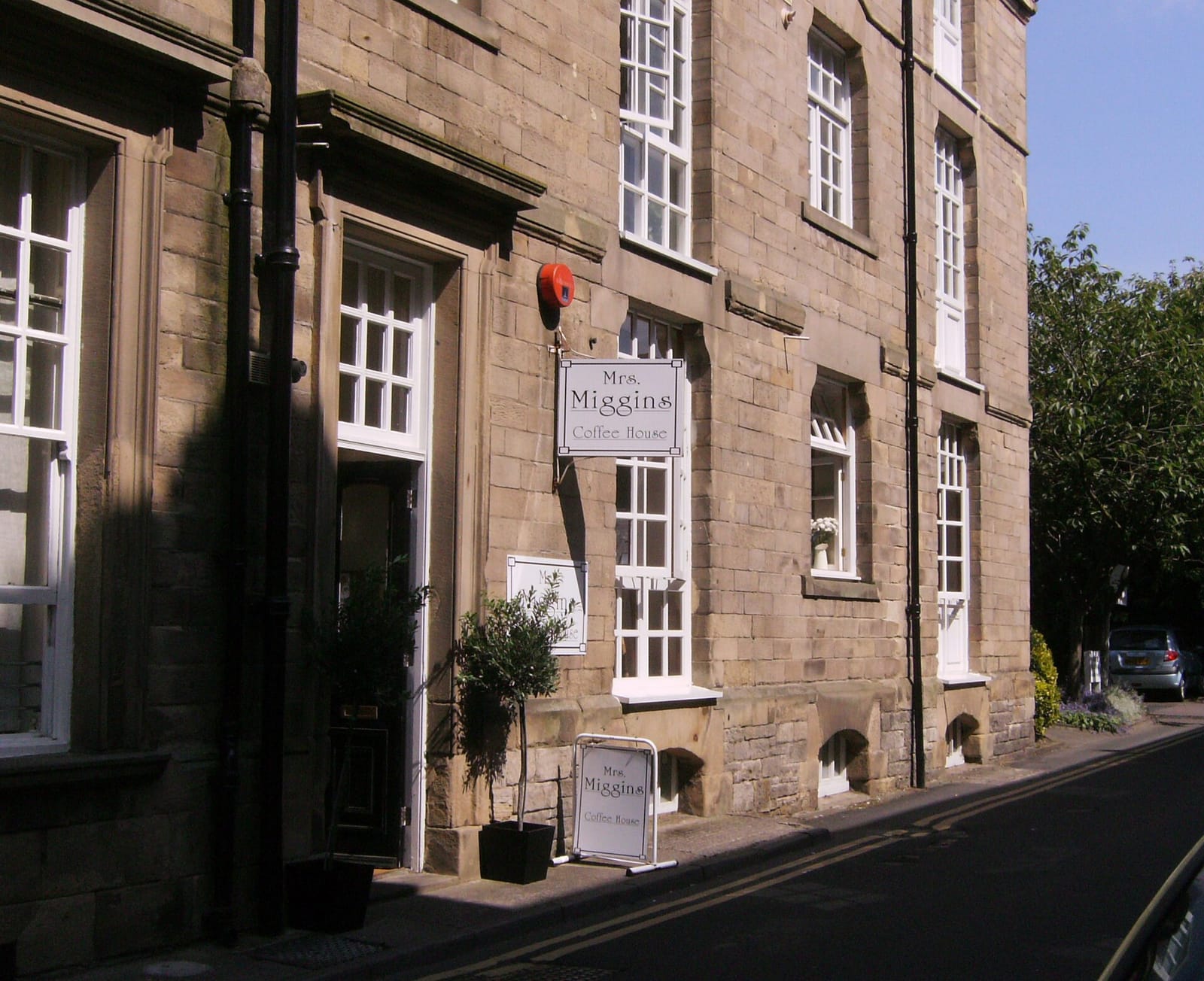 Queen's Hall Cafe photo 3