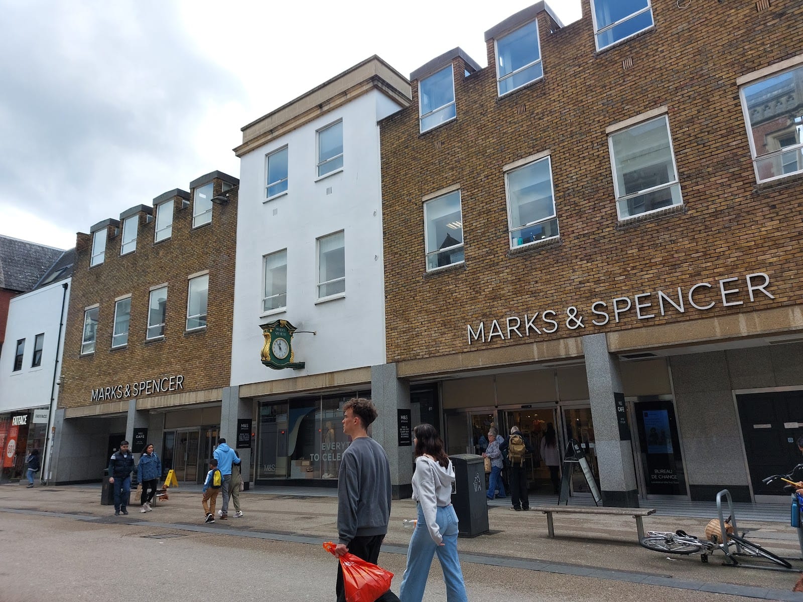 M&S Café