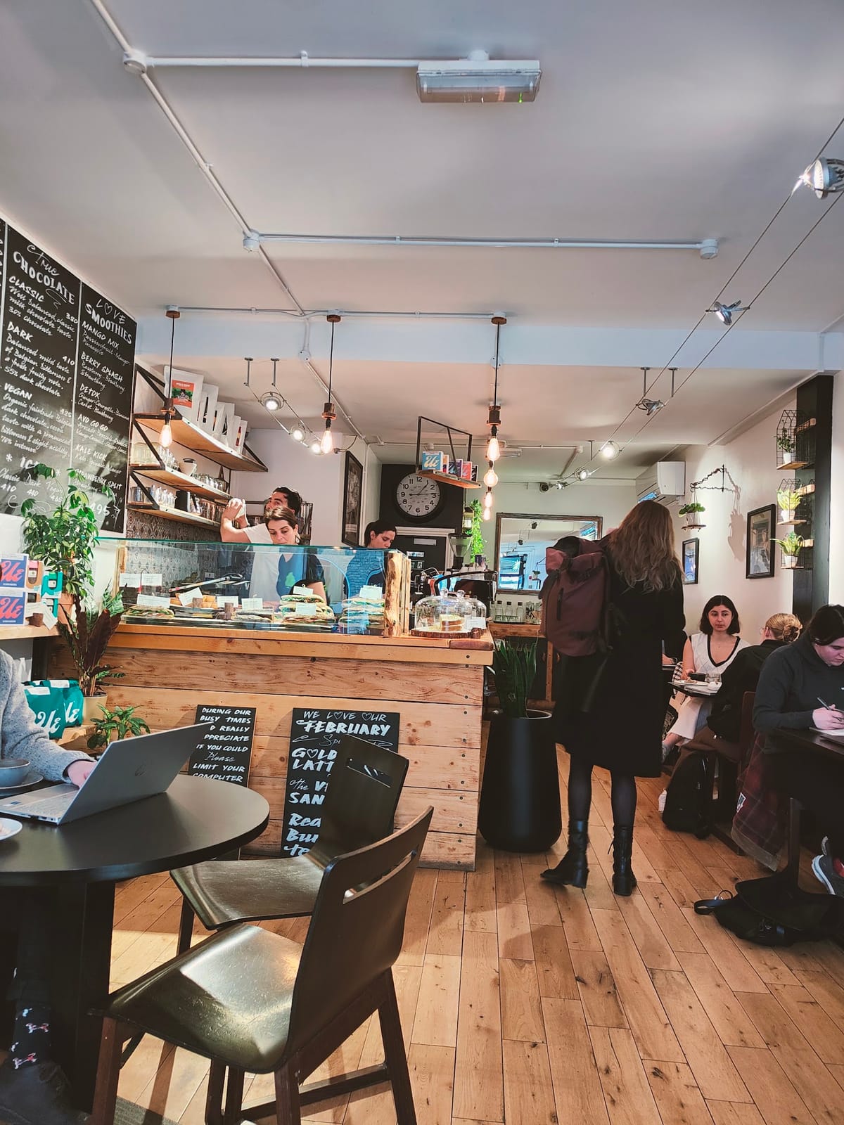 Tree Artisan Cafe
