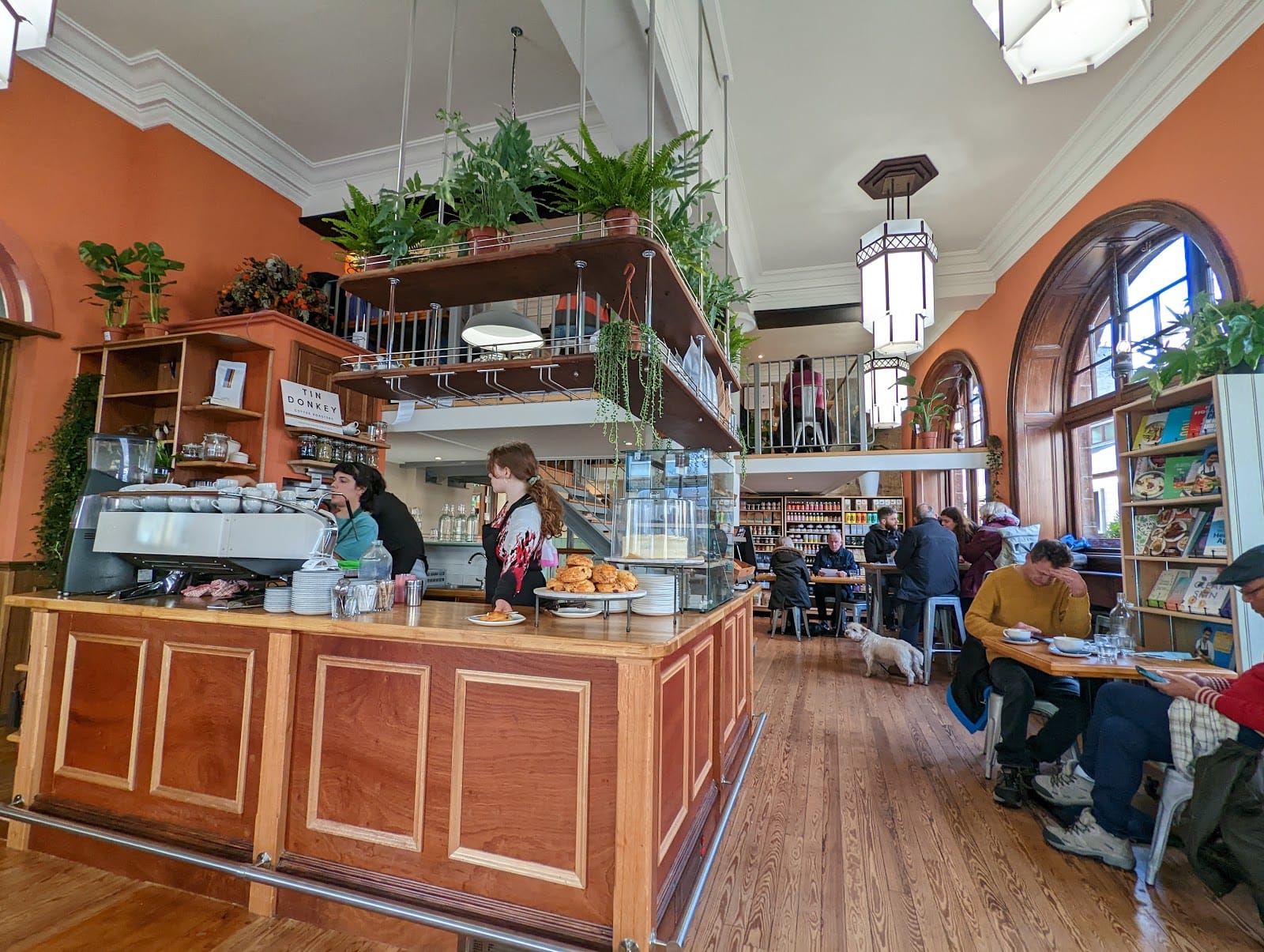 Roots & Fruits Cafe