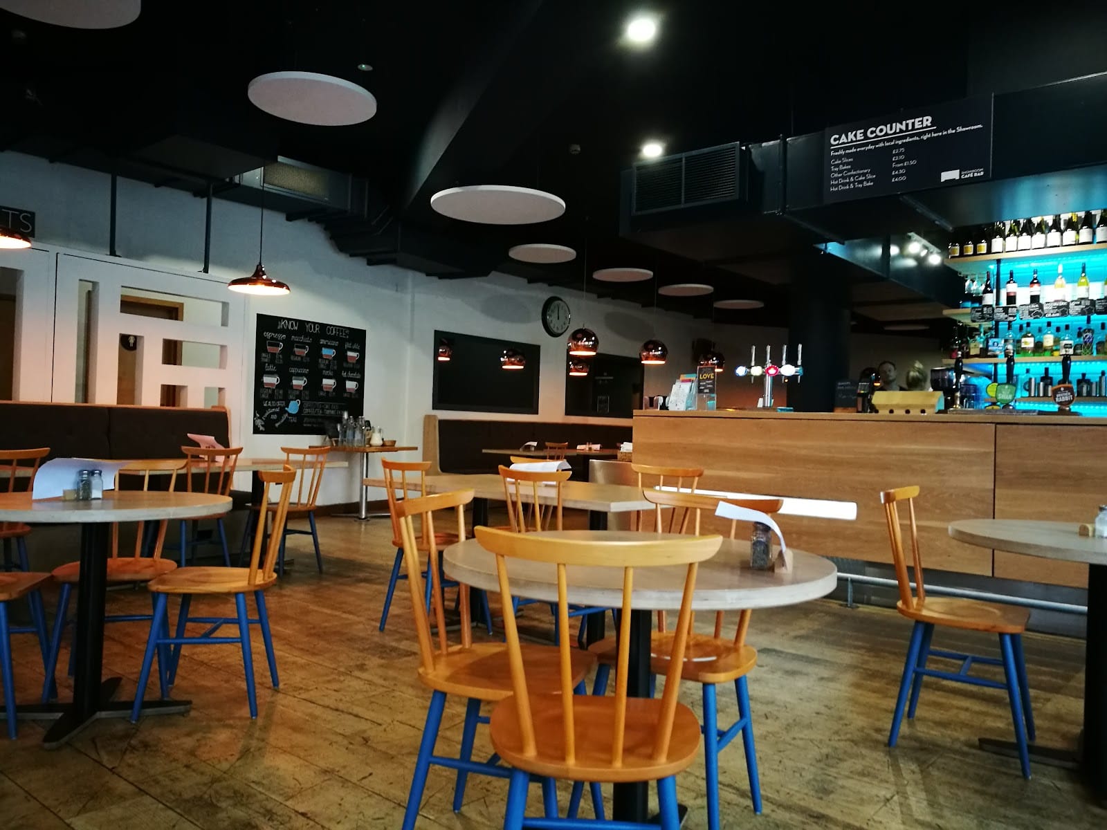 Showroom Cafe Bar