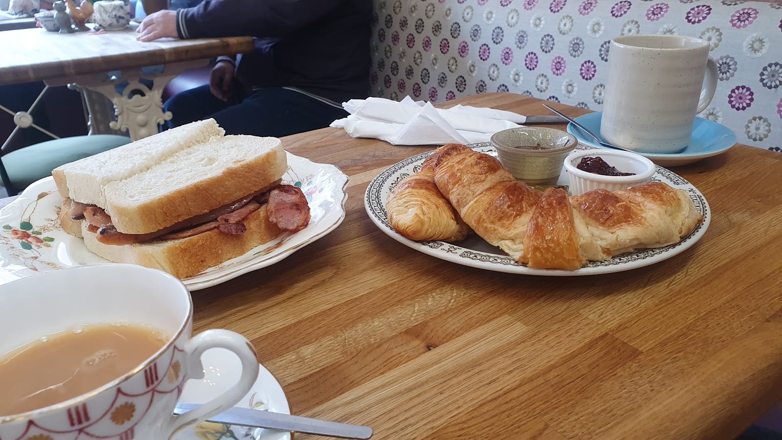 Helen's Bakehouse & Tearooms