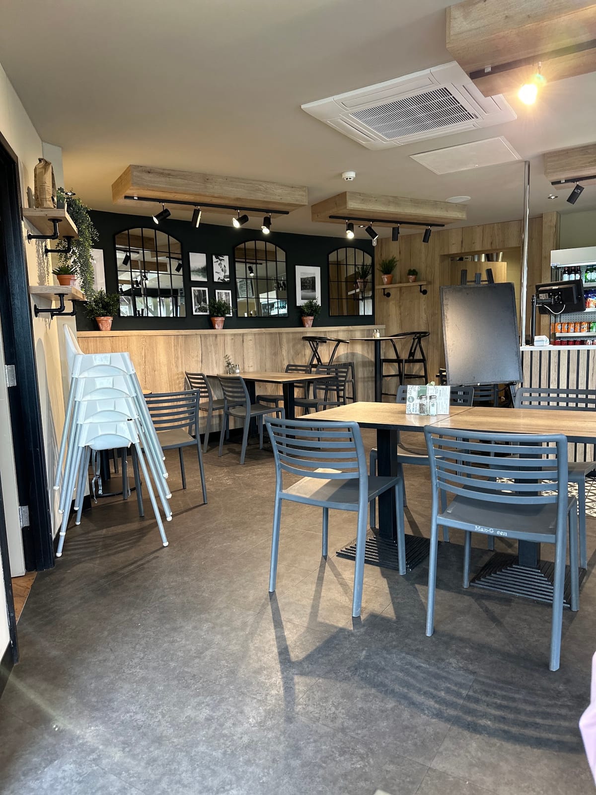 Lakeside Bistro